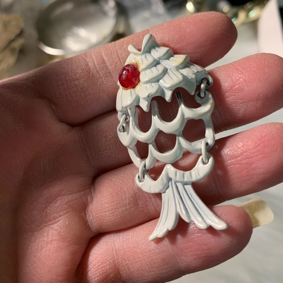 Vintage Moveable Fish Brooch - Picture 5 of 10
